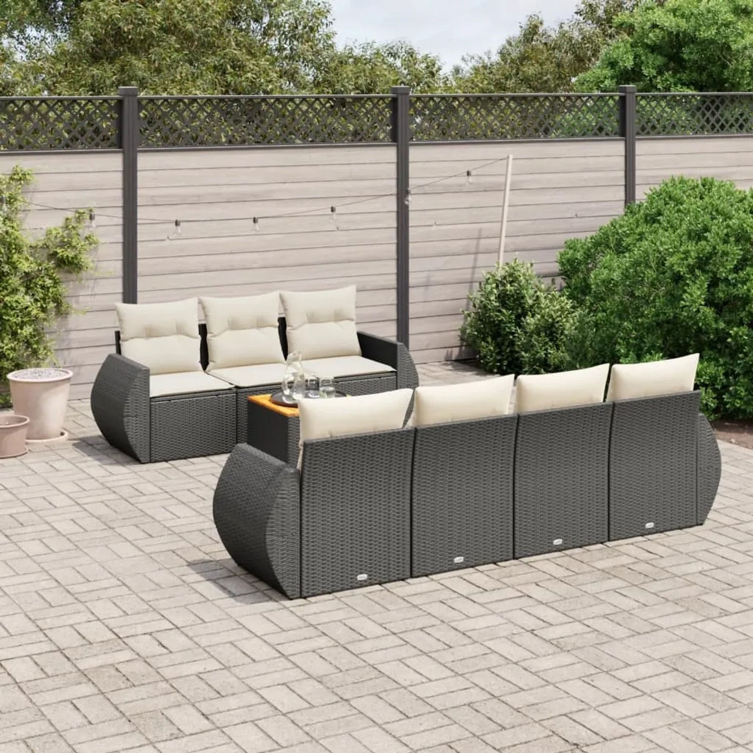 Schwarze 8-tlg. vidaXL Garten-Sofagarnitur aus Rattan mit cremefarbigen Kissen und Tisch.