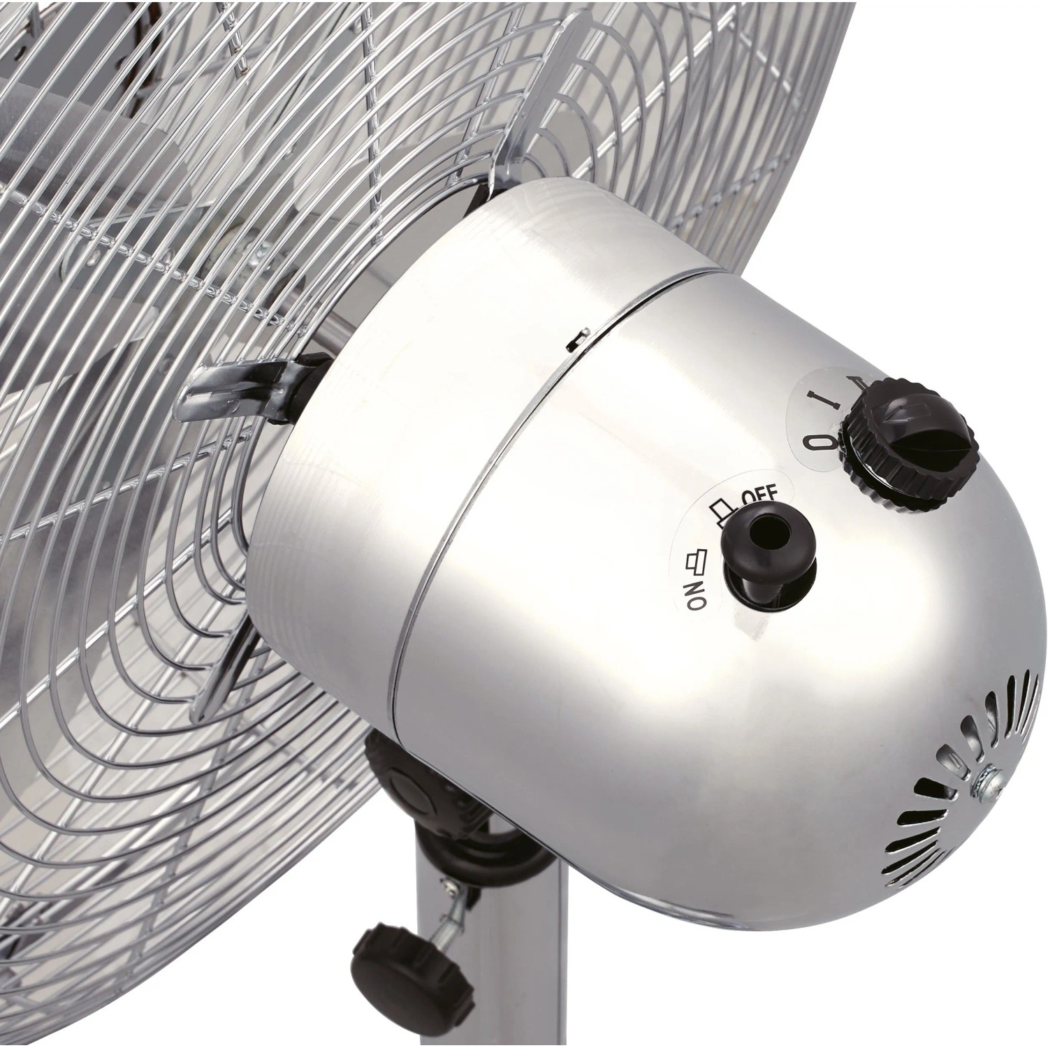 Detailaufnahme: Chrom Standventilator SV 50-40, Ø 40 cm, mit Bedienelementen.