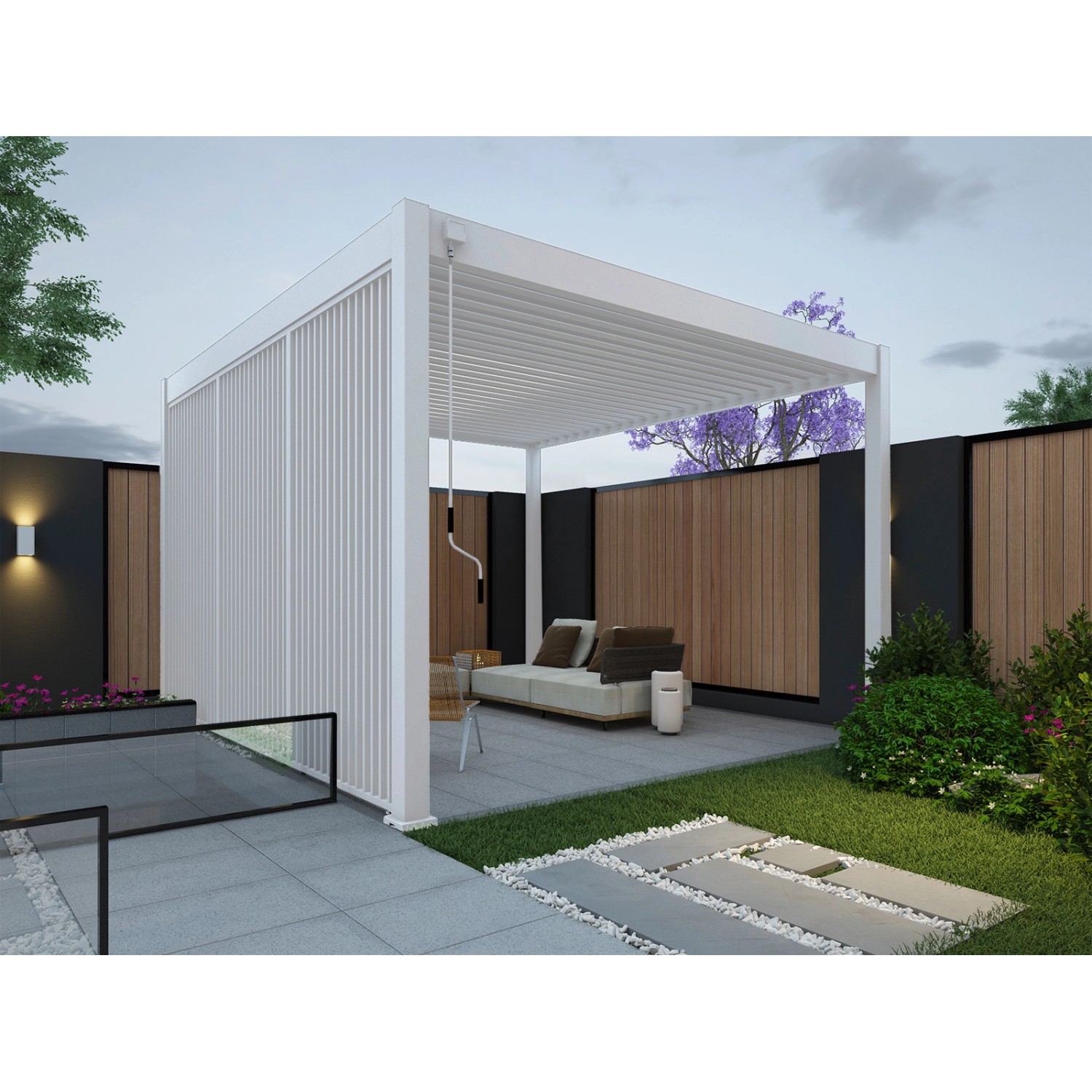 Weide Pergola mit vertikaler Lamellenwand aus Aluminium in Weiß. Sonnenschutz im Garten.