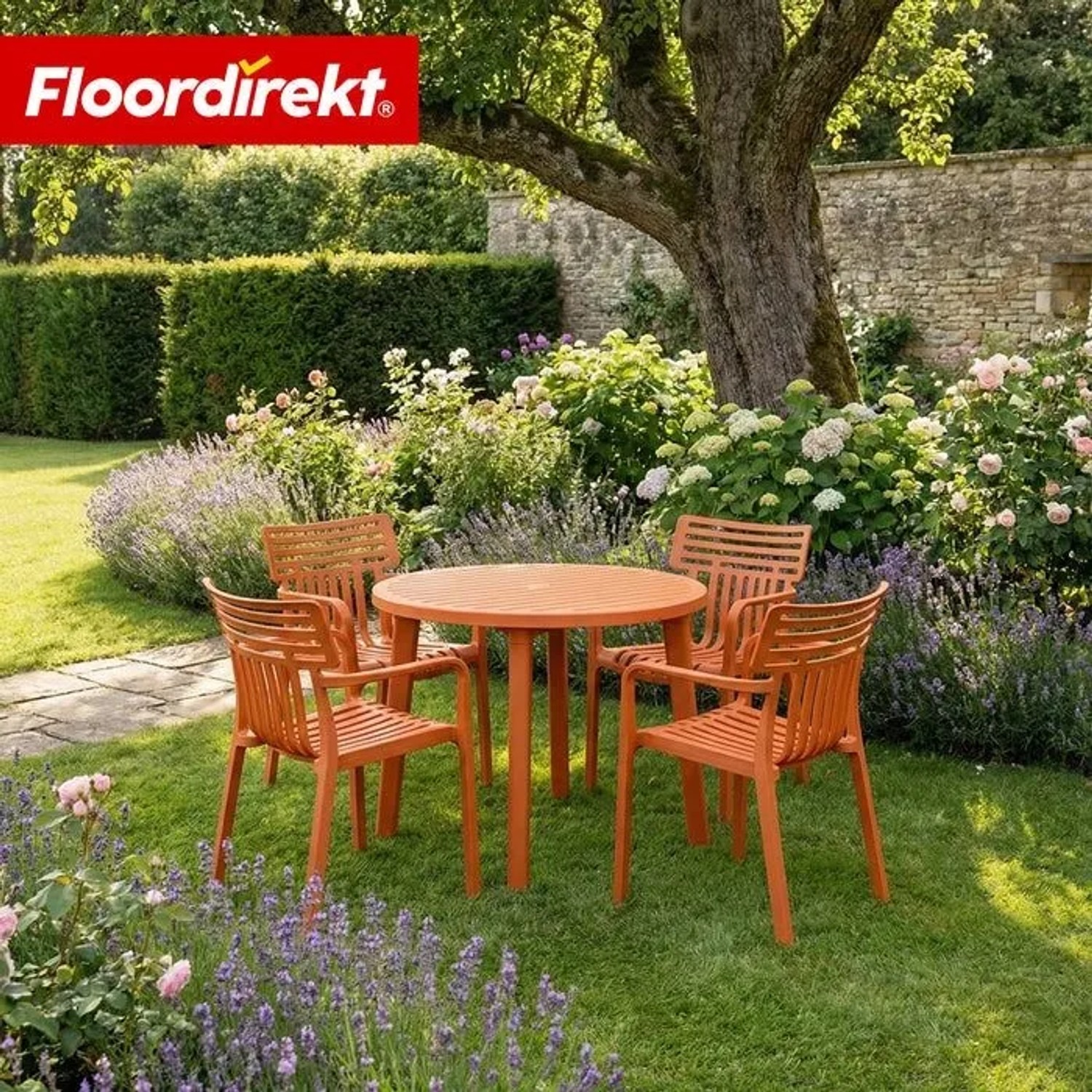 Oranger Gartenstuhl Sitwell aus wetterfestem Kunststoff, stapelbar, mit Tisch im Garten.