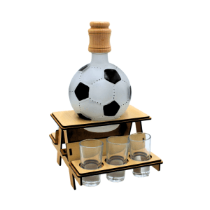 Holz Bank mit Fußball-Karaffe und Schnapsgläsern. Dekoratives Geschenkset für Fußballfans, aus Laserholz.