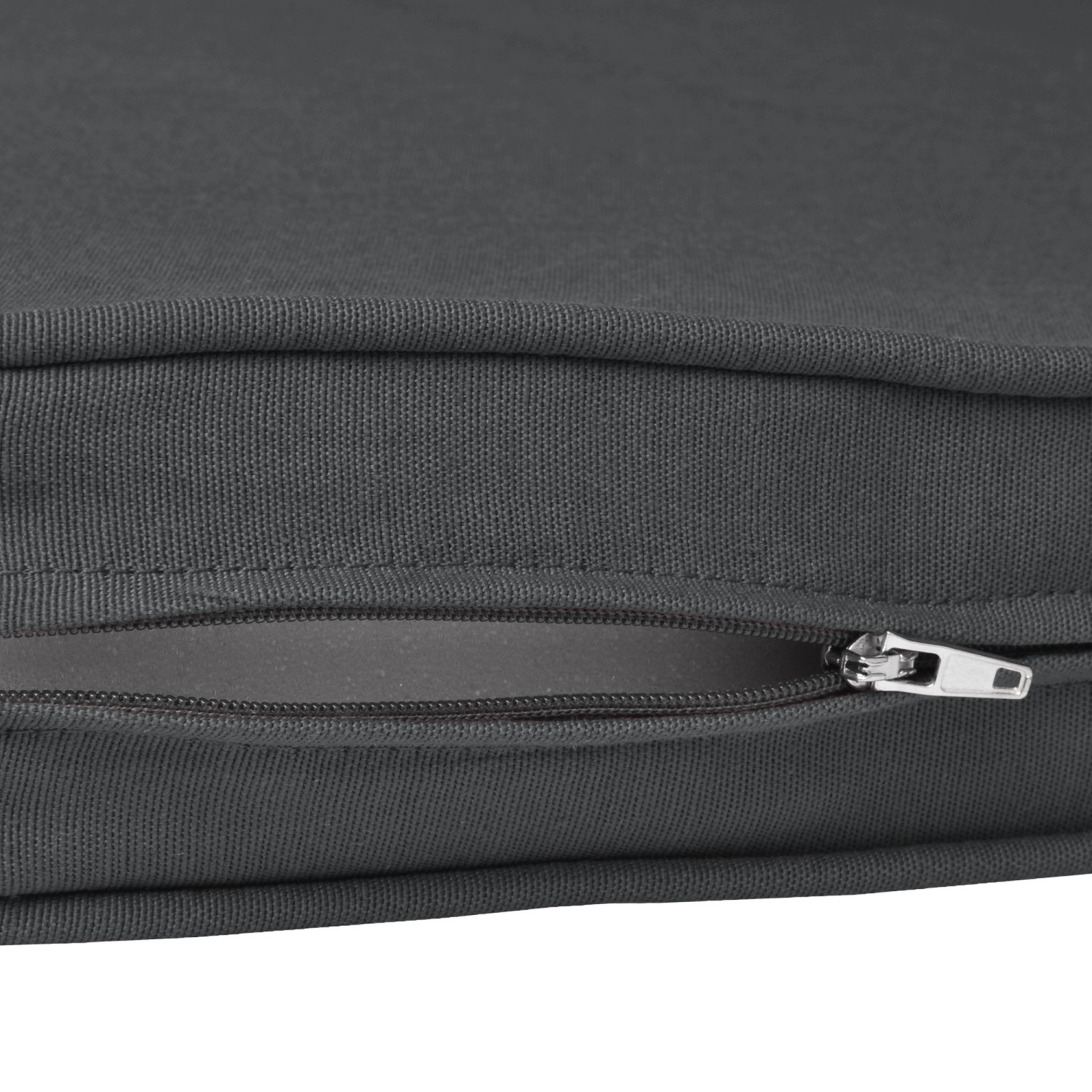 Detailaufnahme: Graphitgraue Beautissu Bankauflage Loft BK mit Reißverschluss.