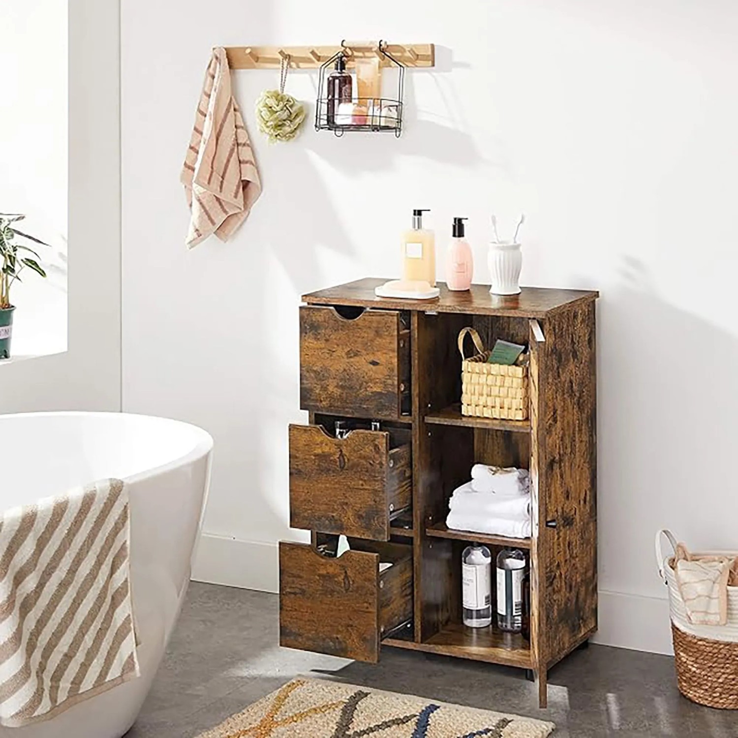 Songmics Badezimmerschrank Hanis, braun, mit 3 Schubladen und offenen Fächern.