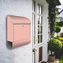 Banjado Design Briefkasten Silber mit rosa Arabesque Motiv und Zeitungsfach an Hauswand.