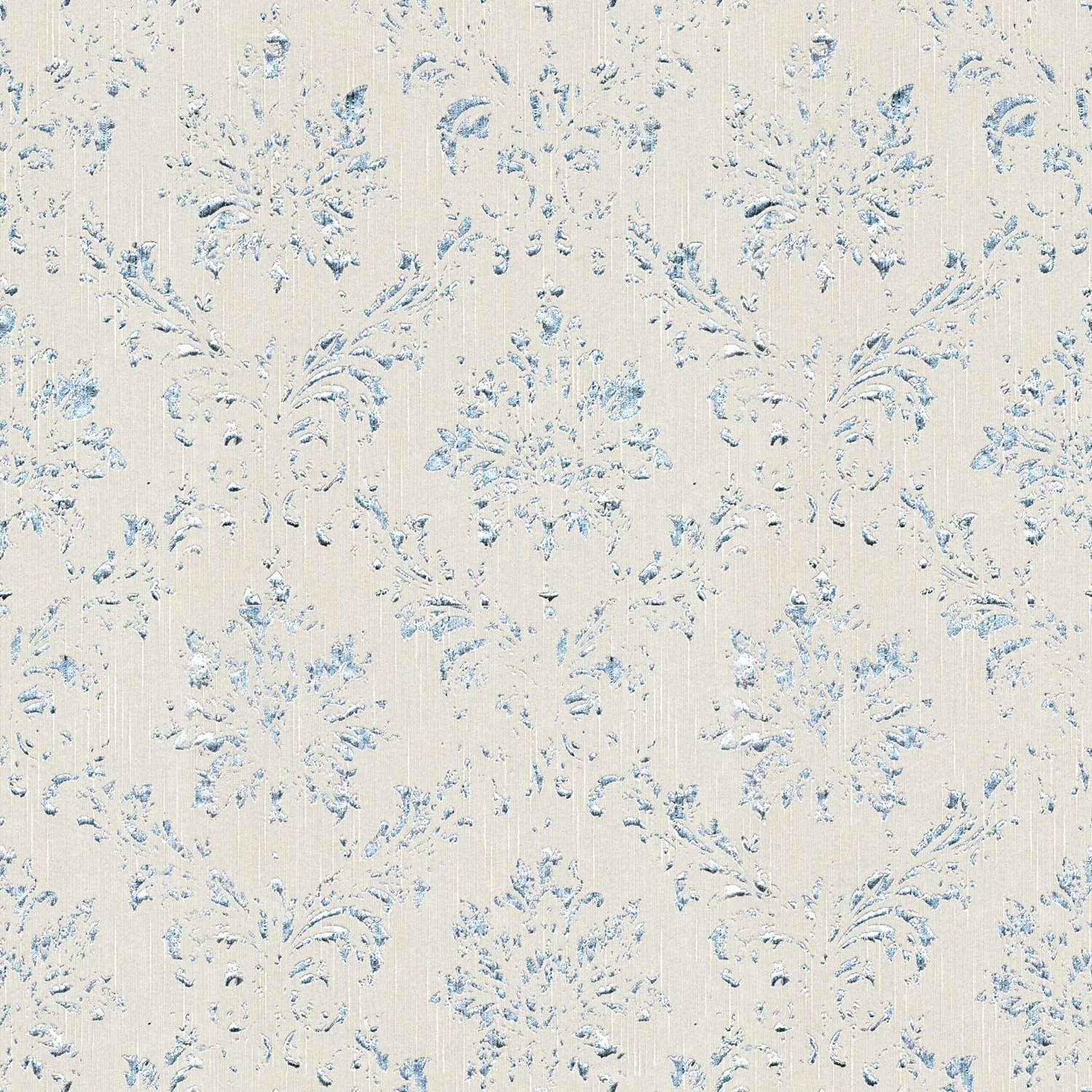 Grau-silberne Barock Tapete mit dezent schimmernden Ornamenten von PROFHOME.