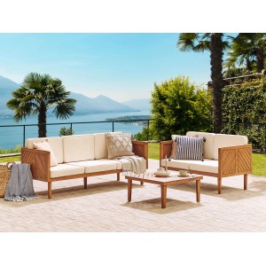 Beliani Gartensofa aus Holz mit beigen Kissen, 3-Sitzer für Terrasse & Garten.