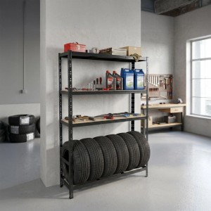 Schwarzes, höhenverstellbares Stahl Reifenregal mit 3 MDF-Ablagen für 6 Autoreifen in der Garage.