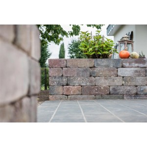 Diephaus Mauerstein Collo Herbstlaub Mauer mit Pflanzen und Kürbissen als Deko.