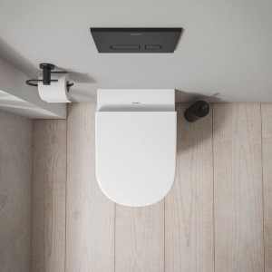 Weißes wandhängendes WC-Set D-Code mit geschlossenem Sitz, schwarzer Spülplatte und Toilettenpapierhalter. Modernes Bad.