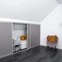 Kniestock-Baupaket mit Schiebetüren in Silber/Taupe für Dachschrägen, Stauraumlösung.
