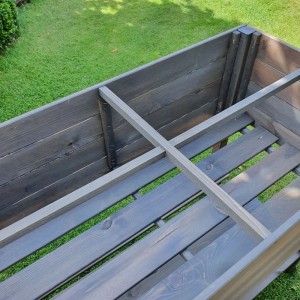 Graues Promadino Balkon-Kräuterbeet aus Holz auf Beinen, 80x100x50 cm, FSC®-zertifiziert.