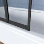 Detailaufnahme: Schwarzer Badewannenaufsatz mit Faltwand aus Klarglas. Duschabtrennung für Badewanne.