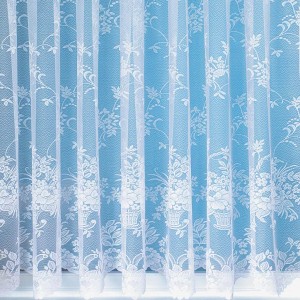 Weiße, transparente Gardine Marburg mit Blumenmuster und Universalband für Fenstervorhänge.