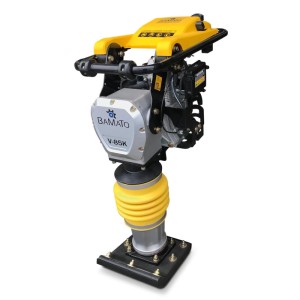 BAMATO Vibrationsstampfer V-85K: Gelb-silberner Stampfer mit Fahrwerk für Baumaschinen.