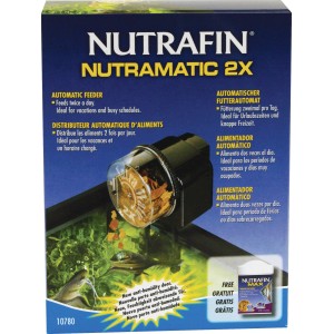 Nutrafin NutraMatic 2X Futterautomat mit Futterflocken, ideal für Aquarien.