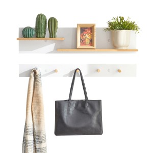 SoBuy Wandgarderobe FHK21-WN mit Ablagen und Haken, weißes MDF und Bambus. Garderobenleiste mit Deko.