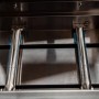 Innenansicht Grillfürst G201E Gasgrill mit 2 Edelstahl-Brennern.
