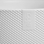 Detailaufnahme des weißen Elho Jazz Pflanzentopfs 30cm mit Rautenmuster und Elho Logo.