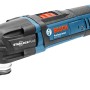 Bosch Professional GOP 30-28 Multi-Cutter (300 W) mit blau-schwarzem Gehäuse und montiertem Sägeblatt.
