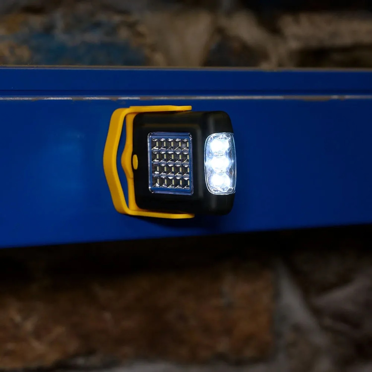 LED's Work LED-Handlampe, 1,4 W, mit Magnetfuß und Haken. Kompakte Bauleuchte für Werkstatt & Camping.
