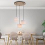 Just Light Pendelleuchte Bark mit Holzdekor und drei Lampenschirmen im Wohnraum.