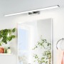 Moderne LED Spiegelleuchte Pandella 1 in Weiß, Chrom und Silber, 120 cm lang, für Badezimmer.