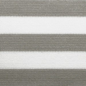 Grau-weiße Balkonbespannung im Streifenmuster, ideal als Balkonsichtschutz.