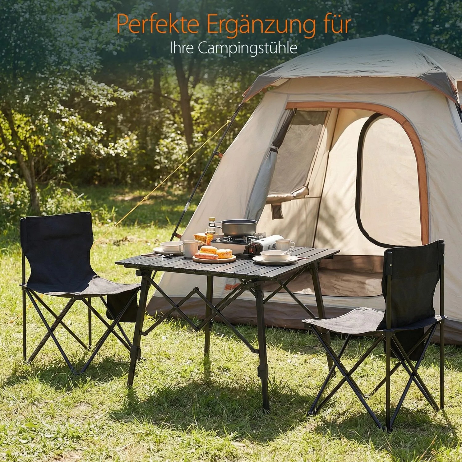 Sekey Aluminium Campingtisch, klappbar, höhenverstellbar, mit Essen und Stühlen vor Zelt. Ideal für Camping & Outdoor.