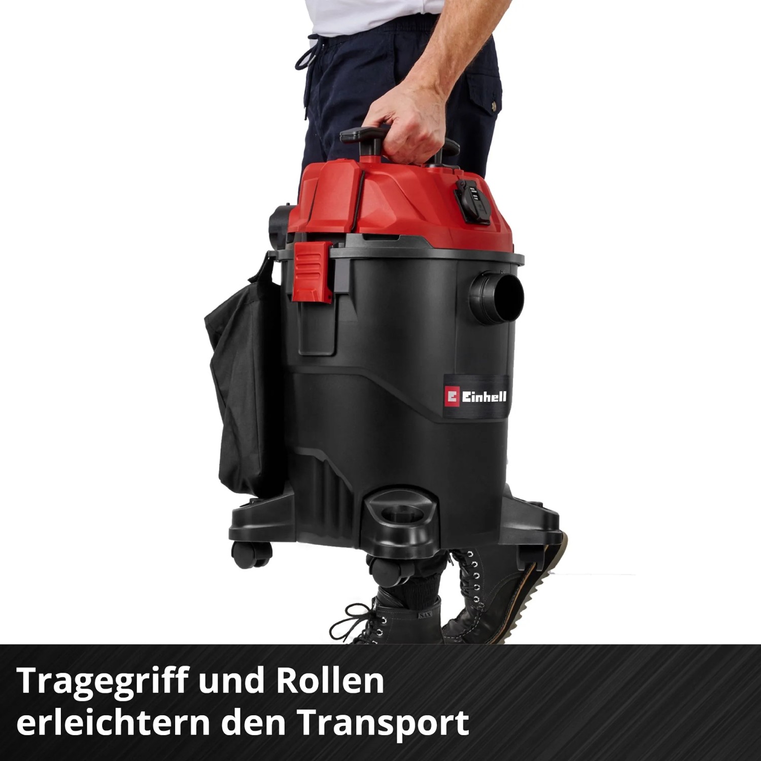 Einhell Nass-Trockensauger TC-VC 2555 A in Schwarz-Rot, getragen am Griff.