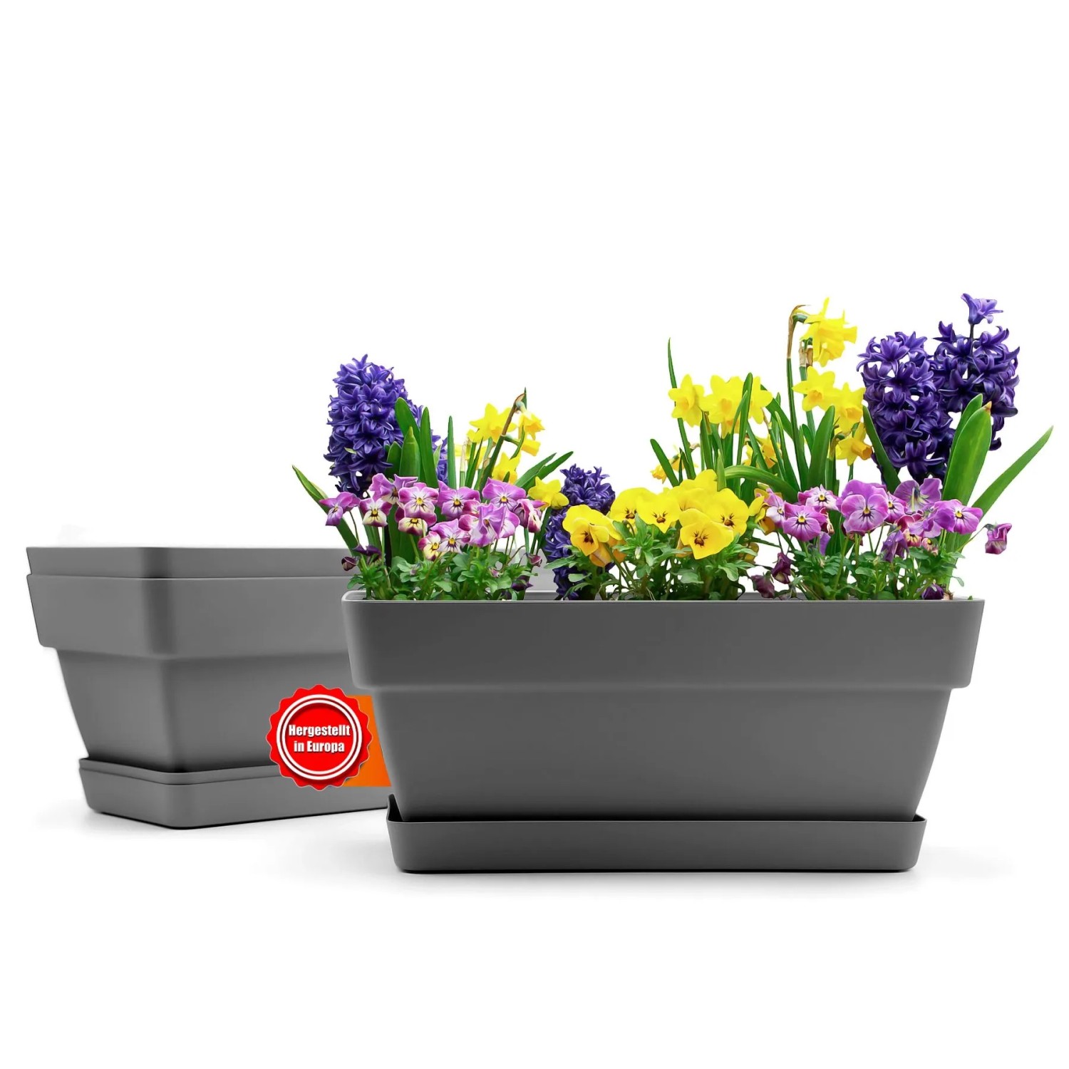 Set anthrazitfarbener BigDean Balkon-Pflanzkästen aus Kunststoff, einer mit bunten Blumen, mit Untersetzern.