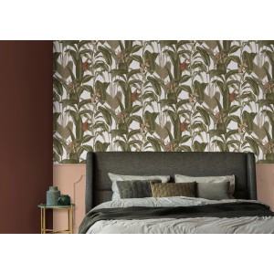 LOOKS Wandfarbe Copper Braun im Schlafzimmer mit floraler Tapete und Bett.