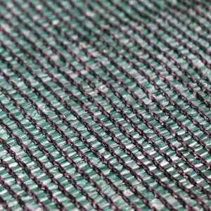 Detailaufnahme des grünen Aquagart Maulwurfnetzes (150g, 2m breit) zur Maulwurfsperre.