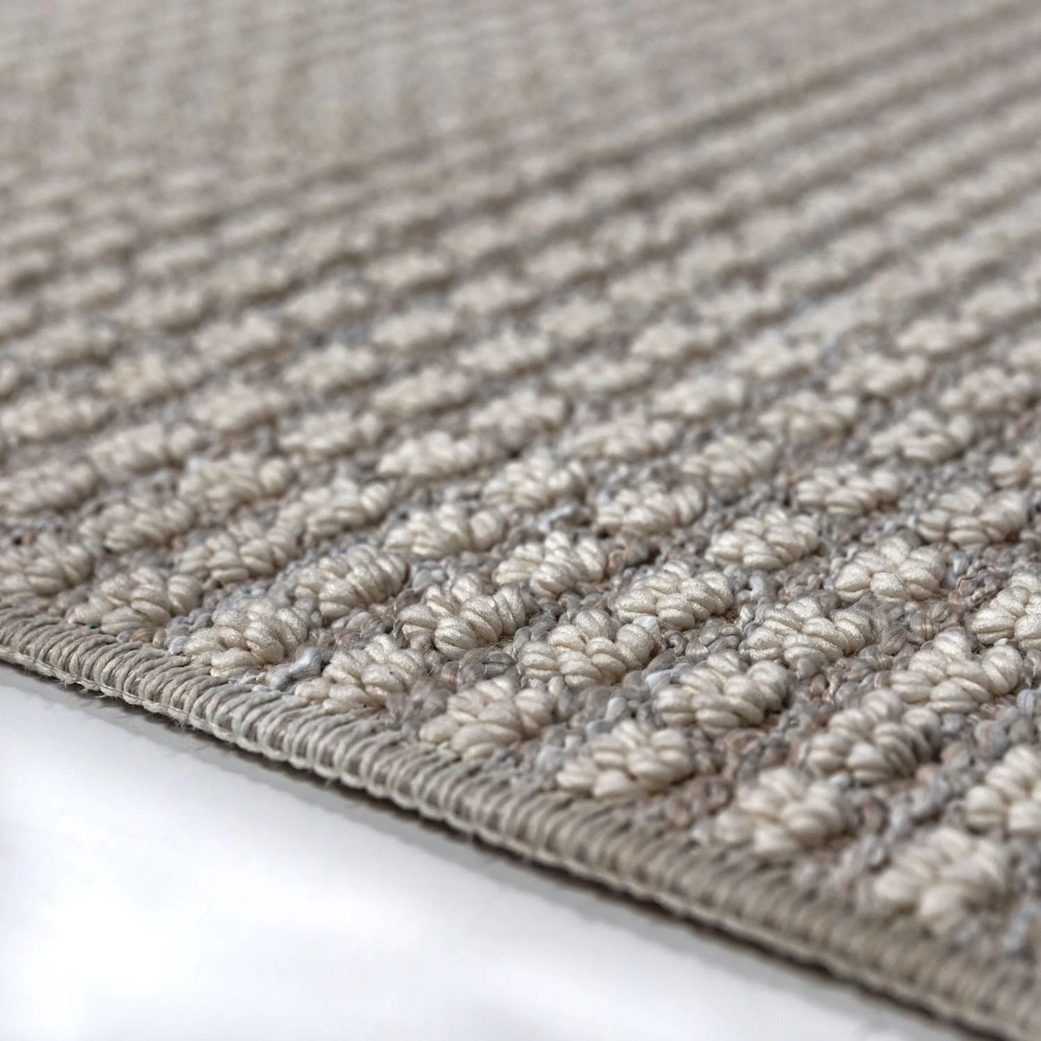 Grauer Flair Rugs Kurzflorteppich mit weichem Polyester-Boucle-Hochflor und abstraktem Speckle-Muster, waschbar.