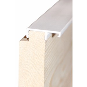 Minka Verkleidungsleiste 27 mm, weiße PVC-Leiste für Innentreppen, Detailansicht.