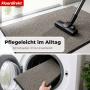 Floordirekt Schmutzfangmatte KARAT beige, waschbar. Zeigt Saugen und Waschen der rutschfesten Fußmatte.