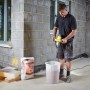 Stanley FatMax Rührgerät FME190 beim Anrühren von Mörtel im Innenbereich.