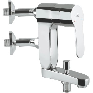 Grohe Eurostyle Cosmopolitan Wannenarmatur mit glänzender Chromoberfläche und Anschlusswinkel.