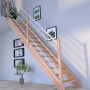 Gerade Buchenholztreppe Mykonos Pro mit weißem Holz-Edelstahl-Geländer im Innenraum.