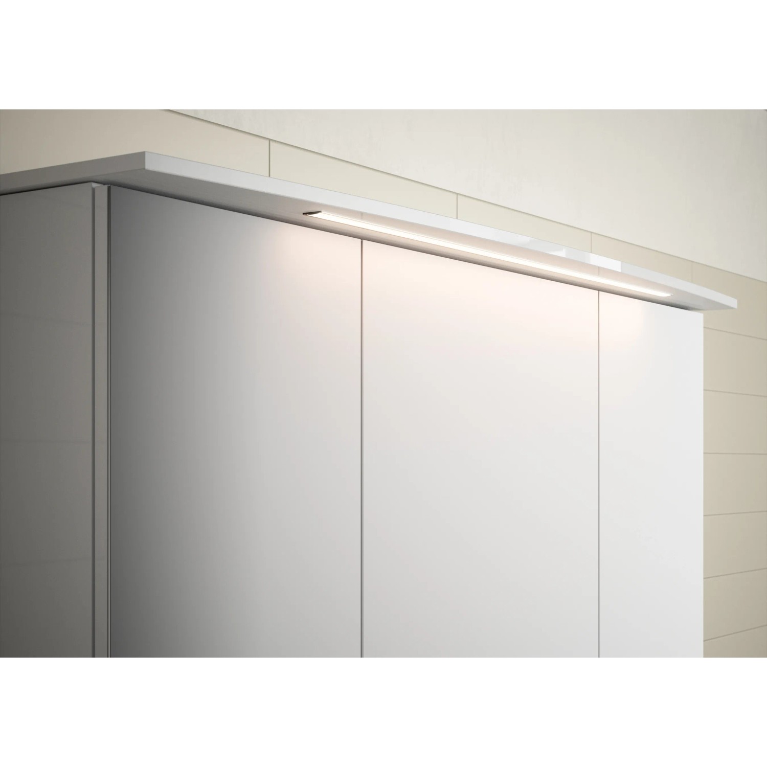 Pelipal Spiegelschrank Serie 4010, 122 cm, Weiß Glänzend mit Kranzbeleuchtung.