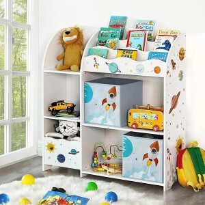 Weißes Songmics Aufbewahrungsregal (30x93x100 cm) mit Fächern, Würfeln und Stoffschubladen im Kinderzimmer.