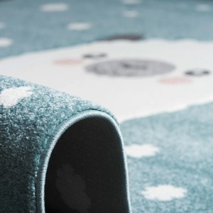 Detailansicht: Blauer Kinderteppich mit Alpaka-Motiv, 140x200 cm.