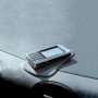 OBI AntiRutsch-Pad mit Handy auf Armaturenbrett. Ideal für Auto Innenausstattung.
