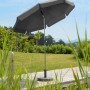 Anthrazitfarbener Schneider Balkonschirm Locarno Ø 200 cm mit Push-Up Mechanik im Garten.
