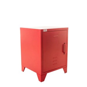 Roter Jet-Line Stahlschrank Minskow im Industrie Design, 40x40x55 cm, mit Tür, Griff und Lüftungsschlitzen.