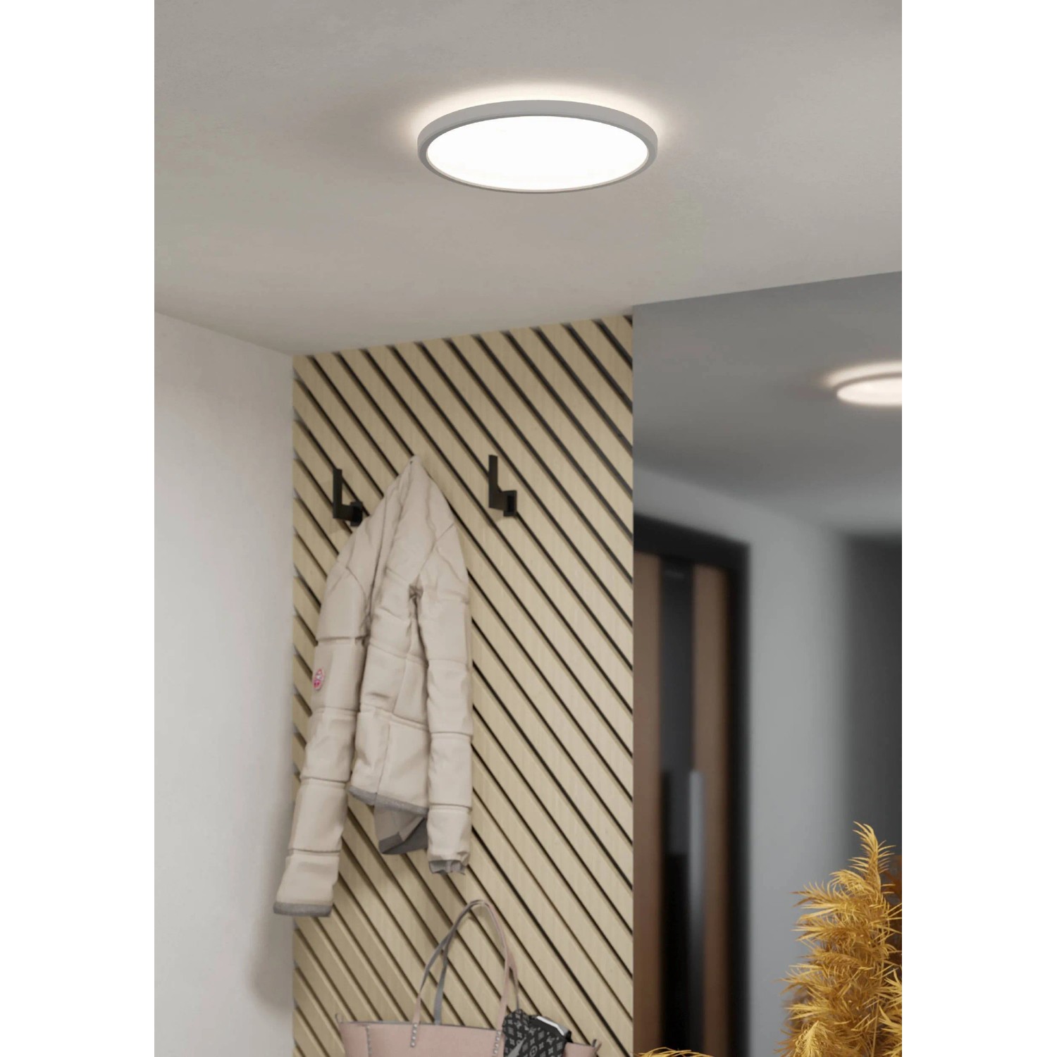 Weiße Eglo LED-Deckenleuchte Expert Minerario, Ø 30 cm, für Feuchträume geeignet.