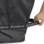 Schwarze Enders Wetterschutzhülle für Urban Trolley Grill, Detailaufnahme mit Hand am Befestigungsband.