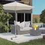 Outsunny Granit Sonnenschirmständer, grau, 45L x 22,5B x 40H cm, auf Terrasse mit Gartenmöbeln.