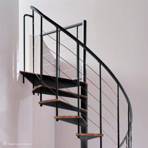 Intercon Select Wendeltreppe mit Lava-Anthrazit Metall und Eiche Natur Stufen. Elegantes Geländer für moderne Innentreppen.