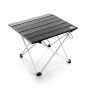 Kleiner, faltbarer Campingtisch mit dunkler Aluminium-Tischplatte und silbernem Gestell. Ultraleicht für Outdoor & Reisen.