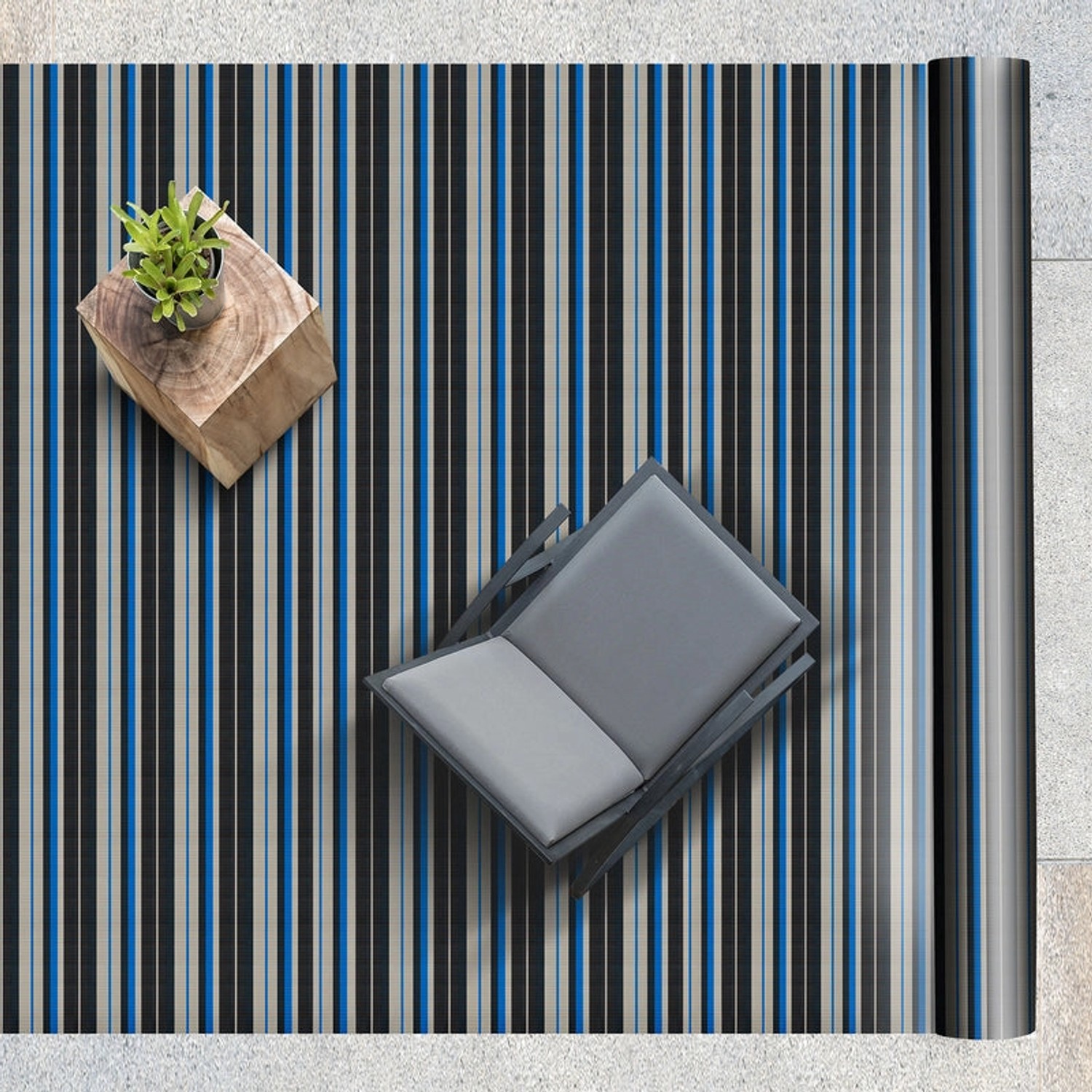 KARAT Outdoor-Teppich Ravenna, gestreift, mit Stuhl und Beistelltisch, 60x450 cm.